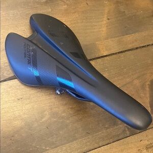 Giant Contact neutral Forward Bike Saddle - Black MTB mountain bike bicycle seat
